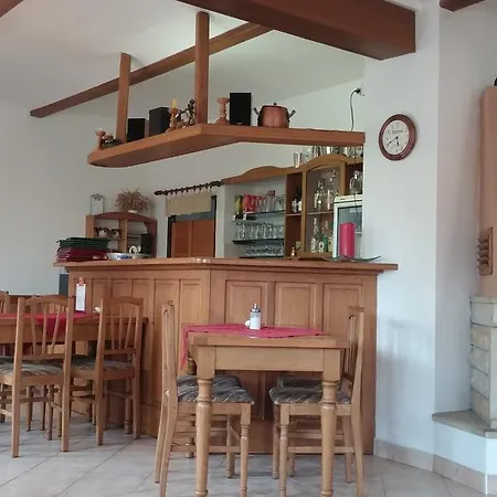 U Milana בית הארחה Dvůr Králové nad Labem